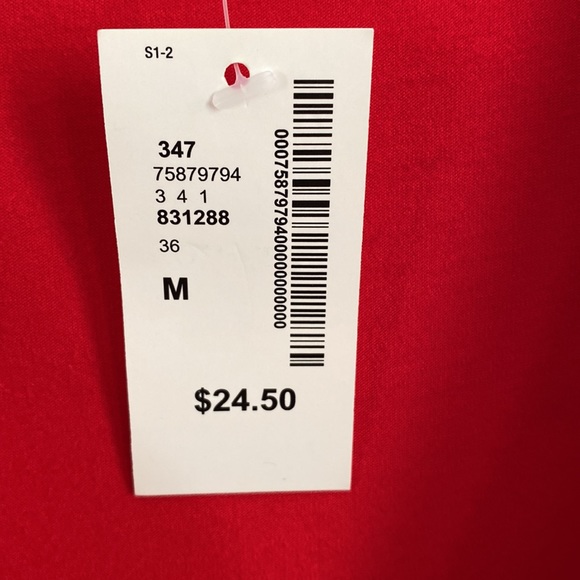 NWT. RW&CO red blouse.  Size M - Picture 6 of 6